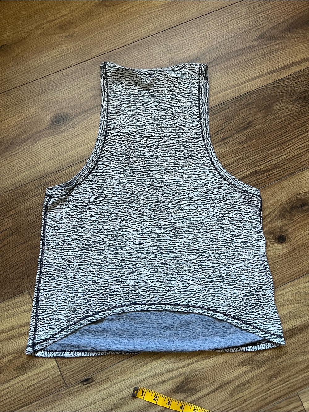Lululemon Black White Pebble Textured Knit Cropped Workout Tank 6